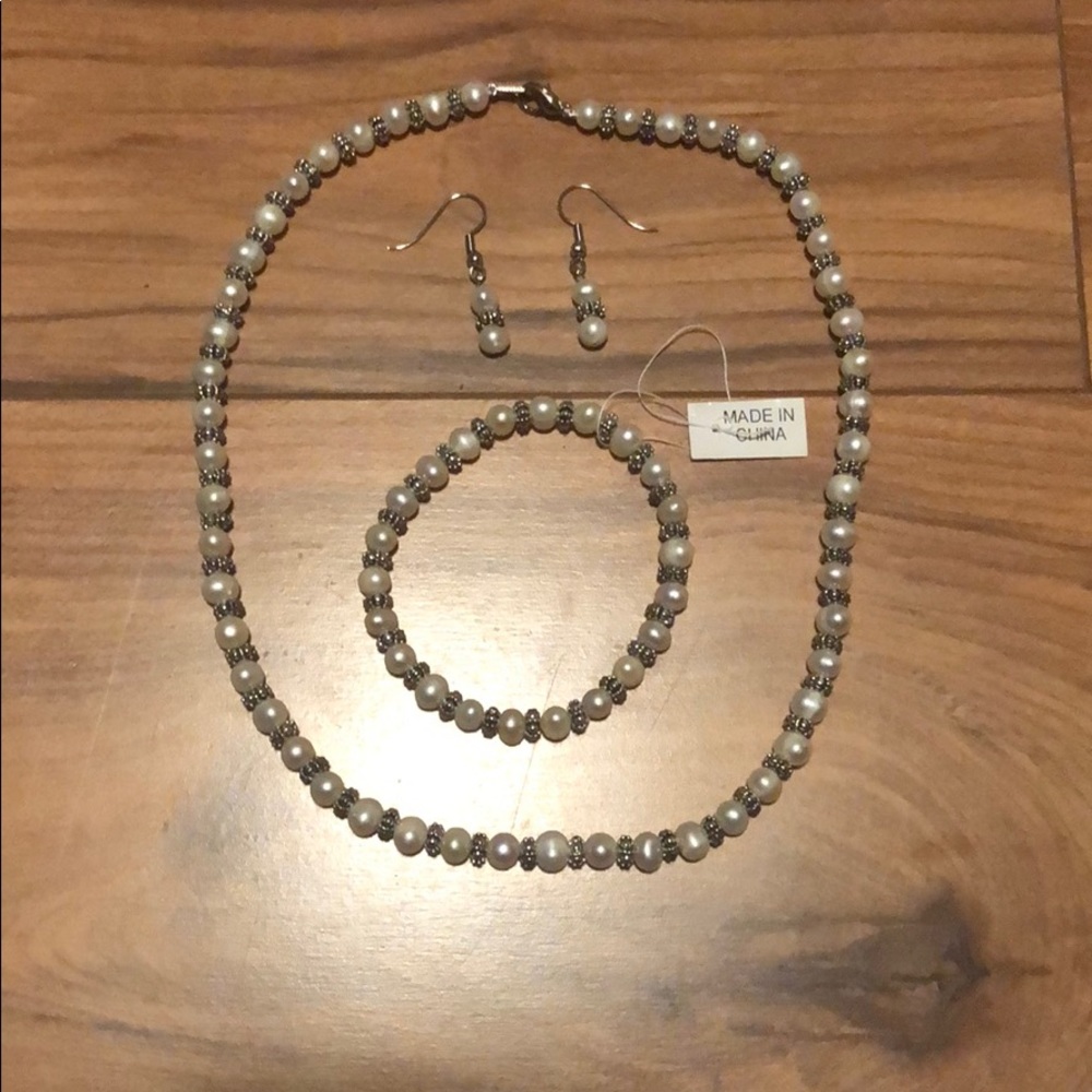3 pc set - Necklace, Earrings and Bracelet
